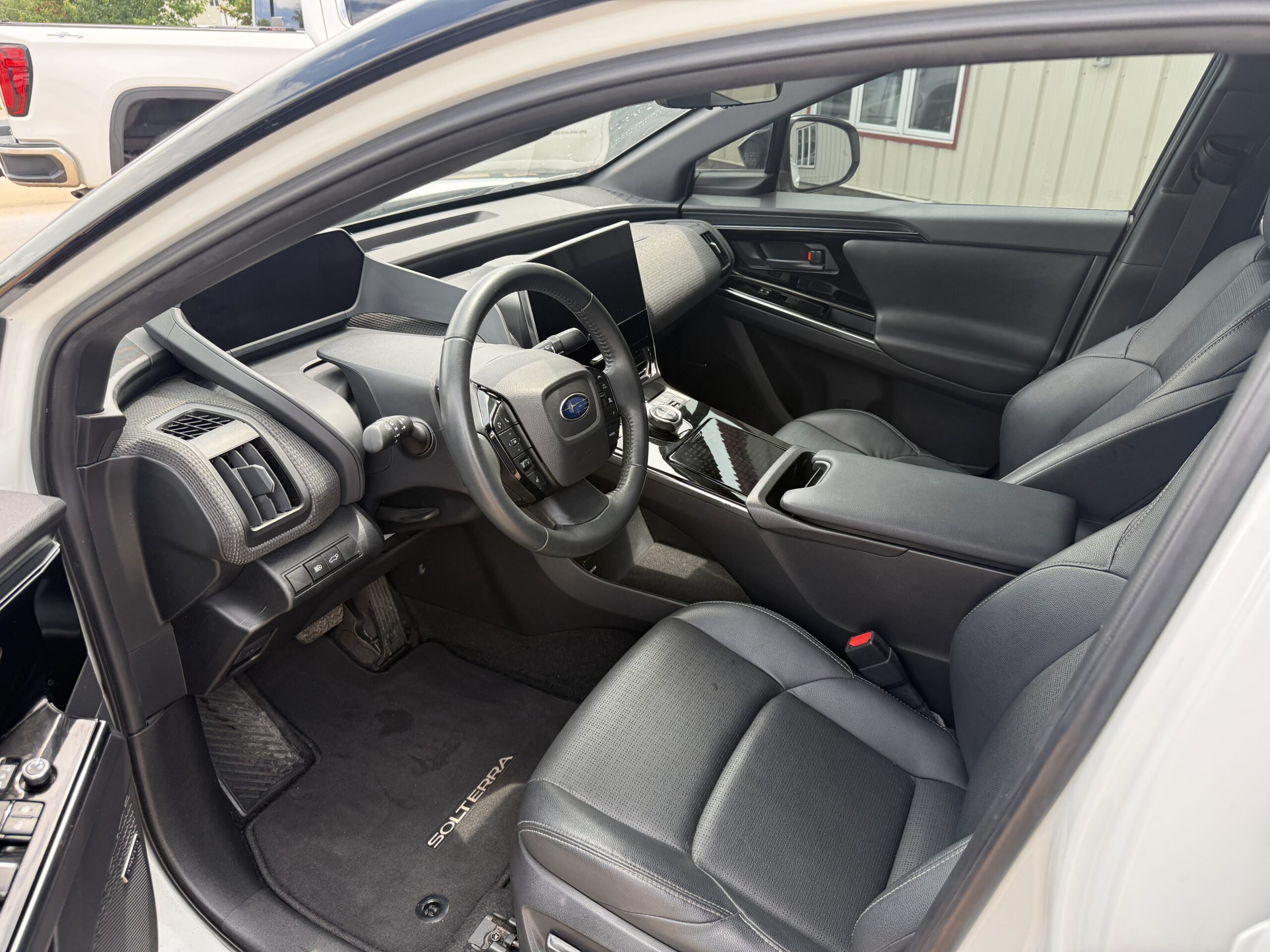 
								Subaru Solterra full									